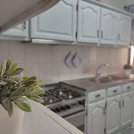 Blue Boat House - The Atlantic Breeze Apartment