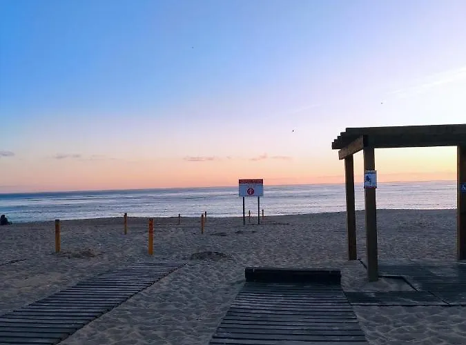 Blue Boat House - The Atlantic Breeze Nazaré