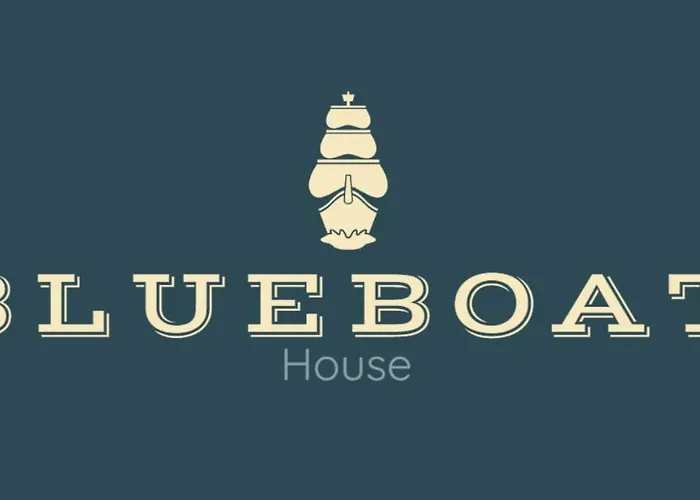 Blue Boat House - The Atlantic Breeze Nazaré